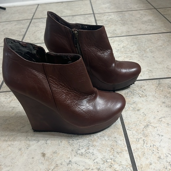 Aldo Wedge Heel Brown Booties, size 9 - Picture 3 of 16